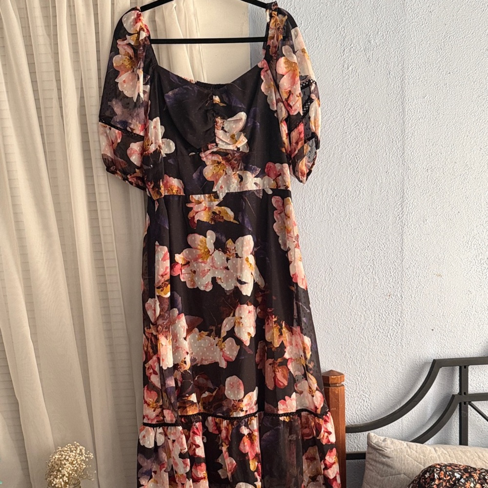 Chic Floral Midi Dress in Black and Pink